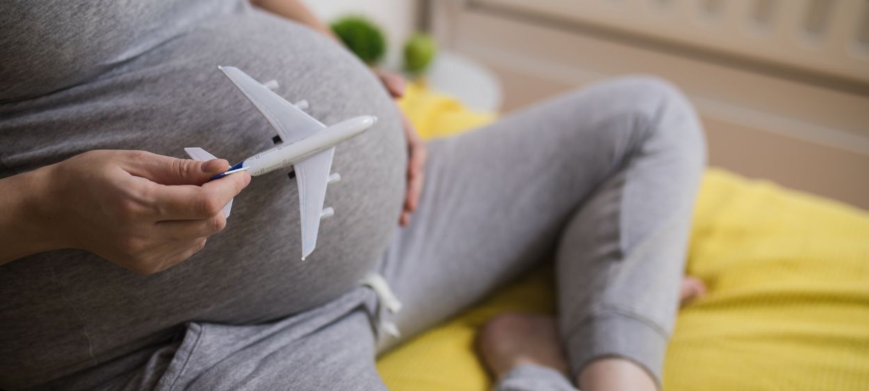 Можно ли летать на самолете при беременности | Впервые мама